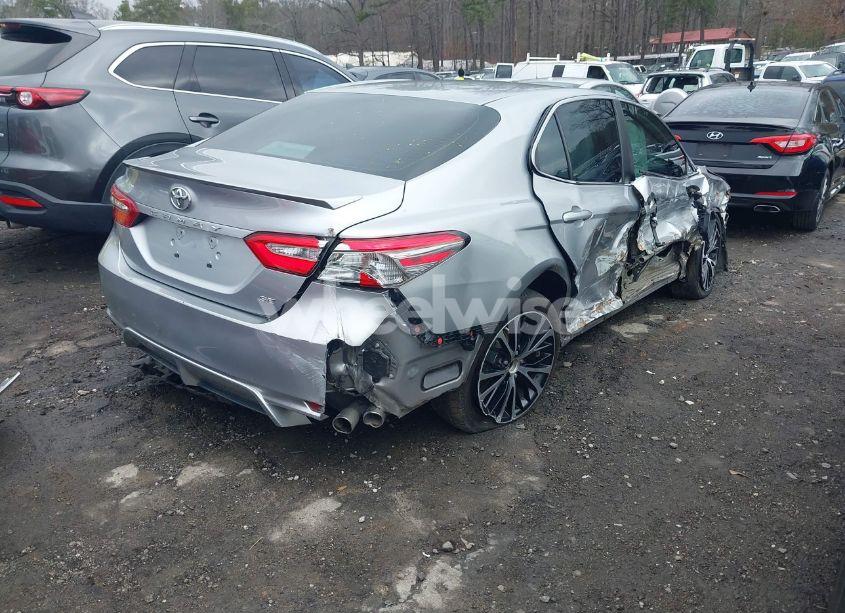 Photo 4 of 2018 Toyota Camry SE (VIN 4T1B11HK3JU573014)