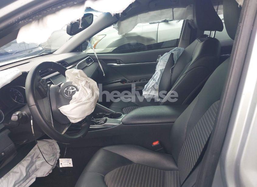 Photo 5 of 2018 Toyota Camry SE (VIN 4T1B11HK3JU573014)