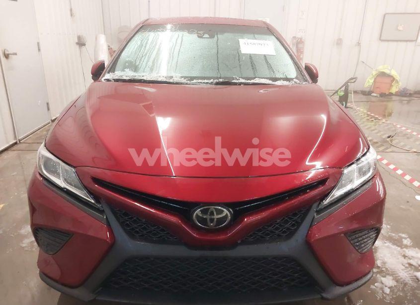 Photo 12 of 2018 Toyota Camry SE (VIN 4T1B11HK3JU585390)