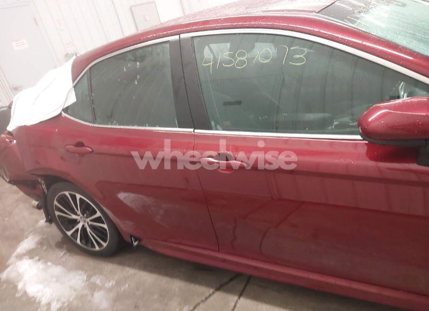 Photo 13 of 2018 Toyota Camry SE (VIN 4T1B11HK3JU585390)