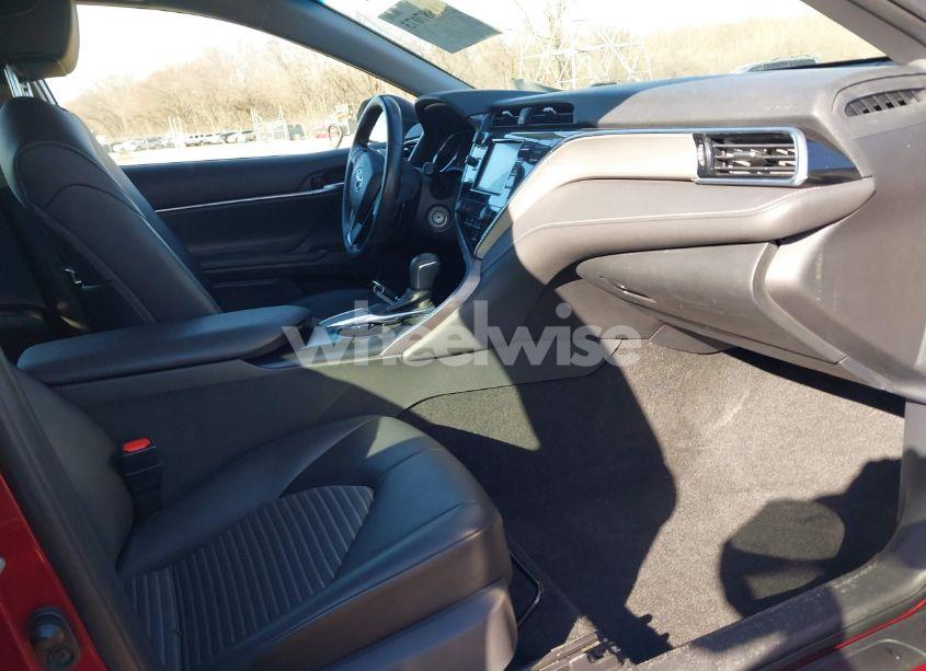 Photo 5 of 2018 Toyota Camry SE (VIN 4T1B11HK3JU585390)