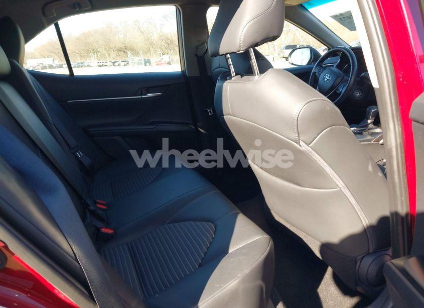 Photo 8 of 2018 Toyota Camry SE (VIN 4T1B11HK3JU585390)