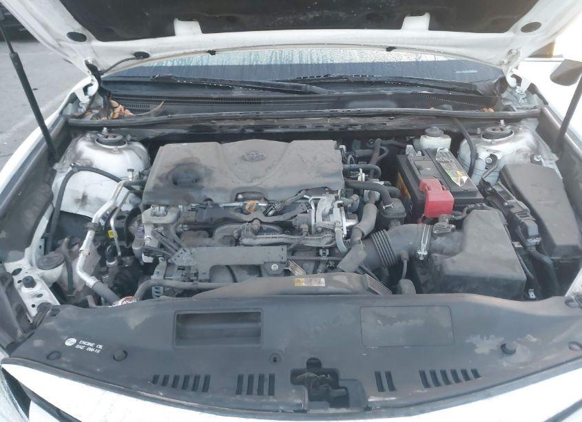 Photo 10 of 2018 Toyota Camry LE (VIN 4T1B11HK3JU615357)