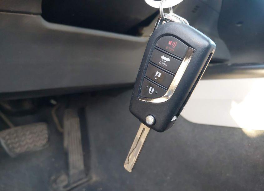 Photo 11 of 2018 Toyota Camry LE (VIN 4T1B11HK3JU615357)