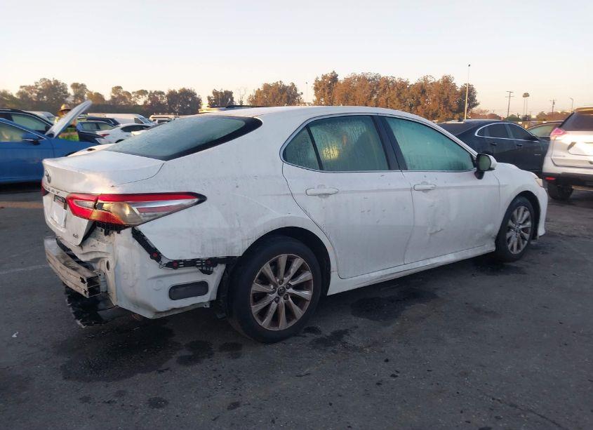 Photo 13 of 2018 Toyota Camry LE (VIN 4T1B11HK3JU615357)