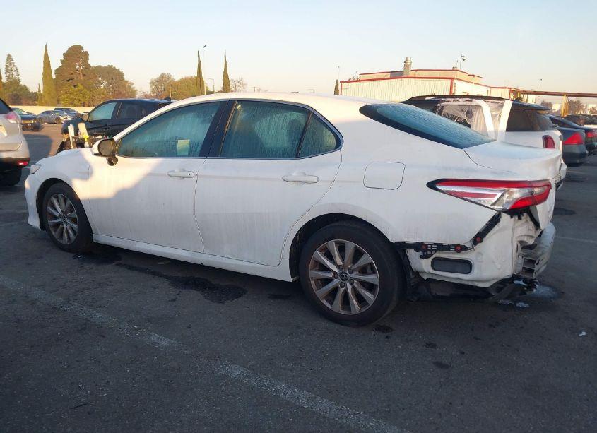 Photo 14 of 2018 Toyota Camry LE (VIN 4T1B11HK3JU615357)