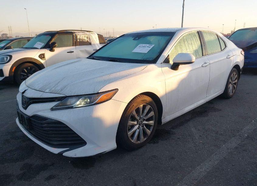 Photo 2 of 2018 Toyota Camry LE (VIN 4T1B11HK3JU615357)