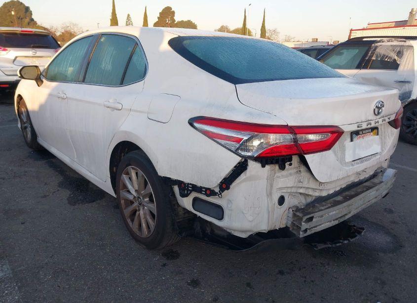 Photo 3 of 2018 Toyota Camry LE (VIN 4T1B11HK3JU615357)