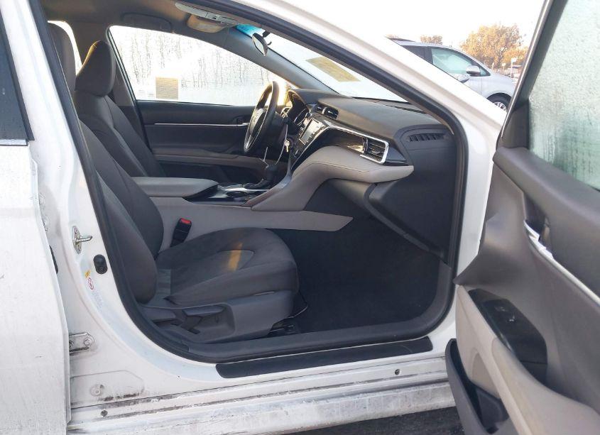 Photo 5 of 2018 Toyota Camry LE (VIN 4T1B11HK3JU615357)