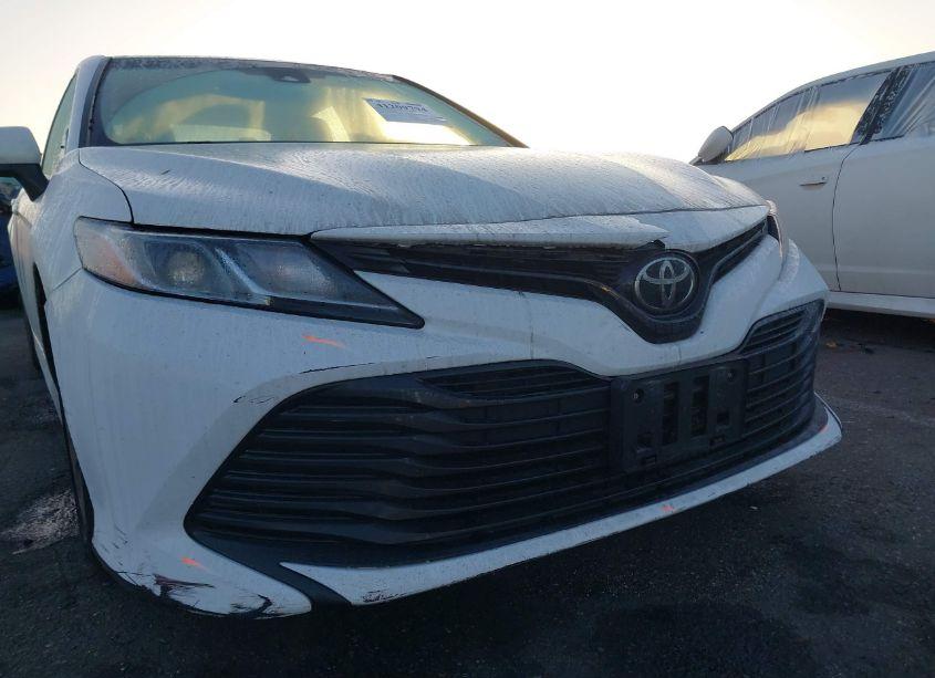 Photo 6 of 2018 Toyota Camry LE (VIN 4T1B11HK3JU615357)