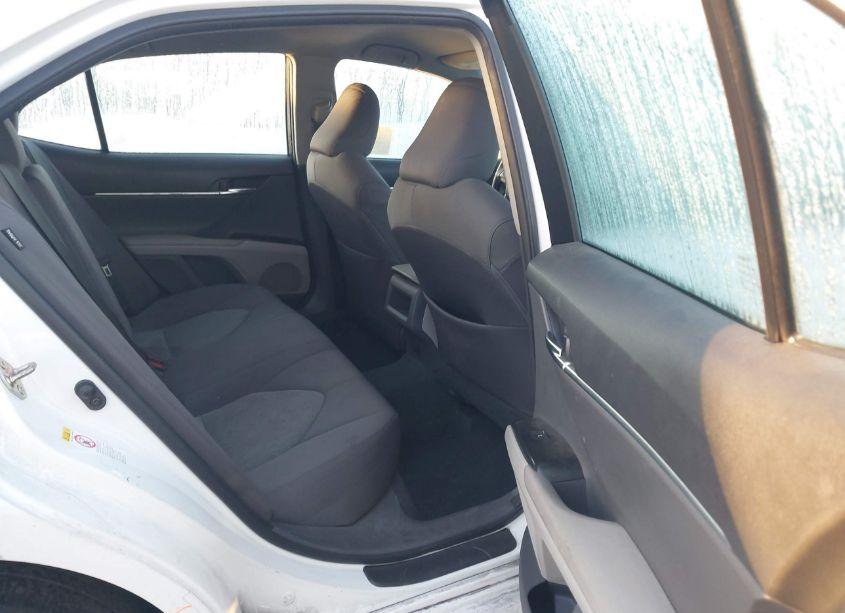 Photo 8 of 2018 Toyota Camry LE (VIN 4T1B11HK3JU615357)