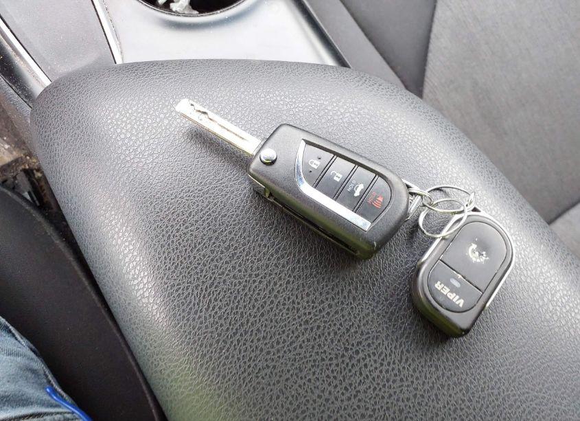 Photo 11 of 2018 Toyota Camry LE (VIN 4T1B11HK3JU615830)