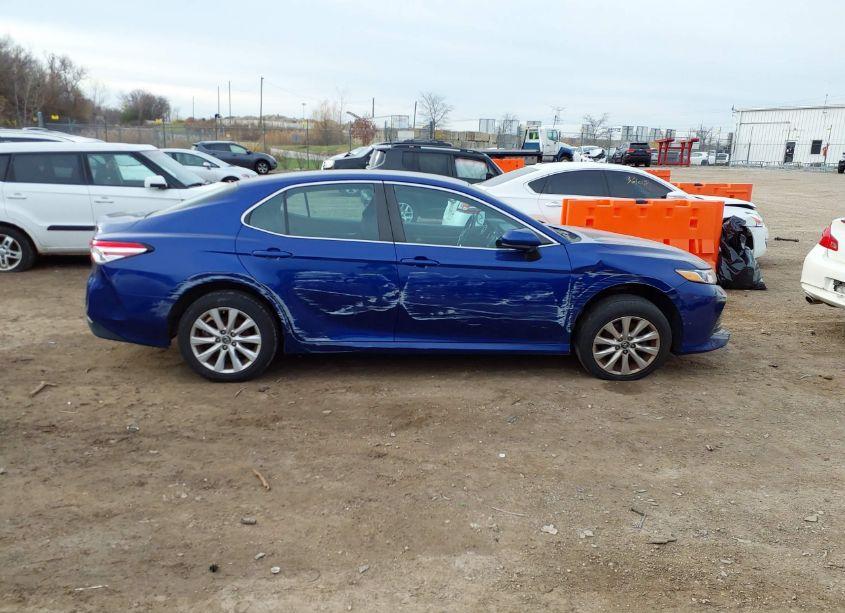 Photo 13 of 2018 Toyota Camry LE (VIN 4T1B11HK3JU615830)