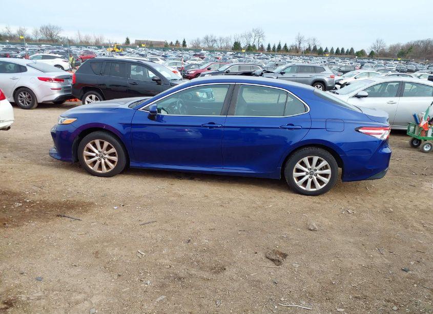 Photo 14 of 2018 Toyota Camry LE (VIN 4T1B11HK3JU615830)