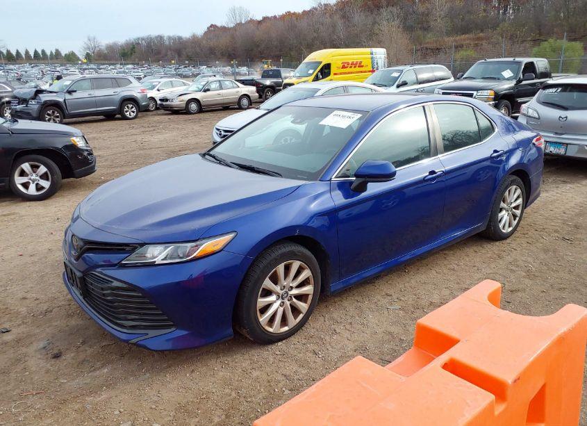 Photo 2 of 2018 Toyota Camry LE (VIN 4T1B11HK3JU615830)
