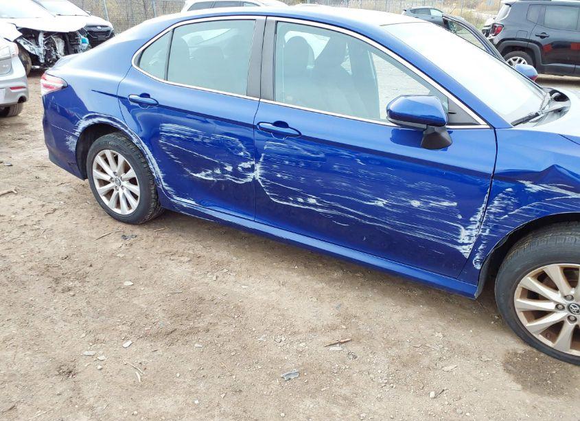 Photo 6 of 2018 Toyota Camry LE (VIN 4T1B11HK3JU615830)