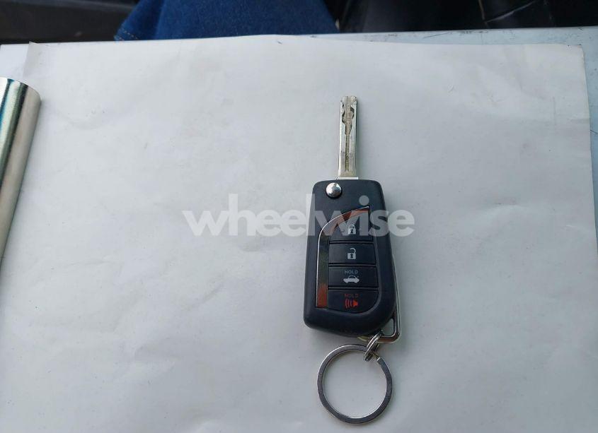 Photo 11 of 2018 Toyota Camry SE (VIN 4T1B11HK3JU623233)