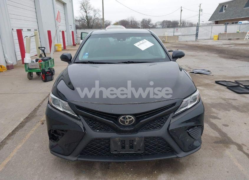 Photo 13 of 2018 Toyota Camry SE (VIN 4T1B11HK3JU623233)