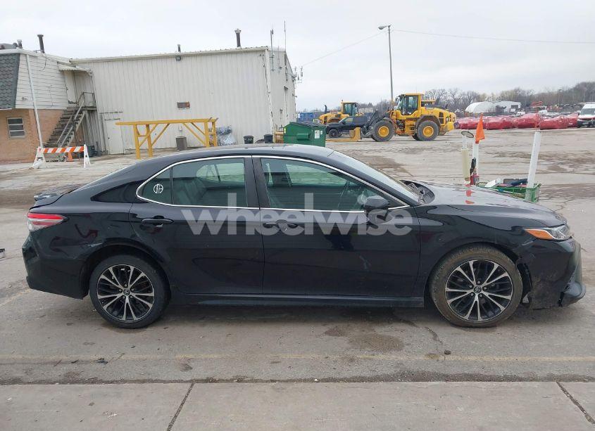 Photo 14 of 2018 Toyota Camry SE (VIN 4T1B11HK3JU623233)