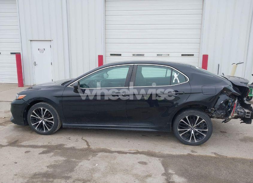 Photo 15 of 2018 Toyota Camry SE (VIN 4T1B11HK3JU623233)
