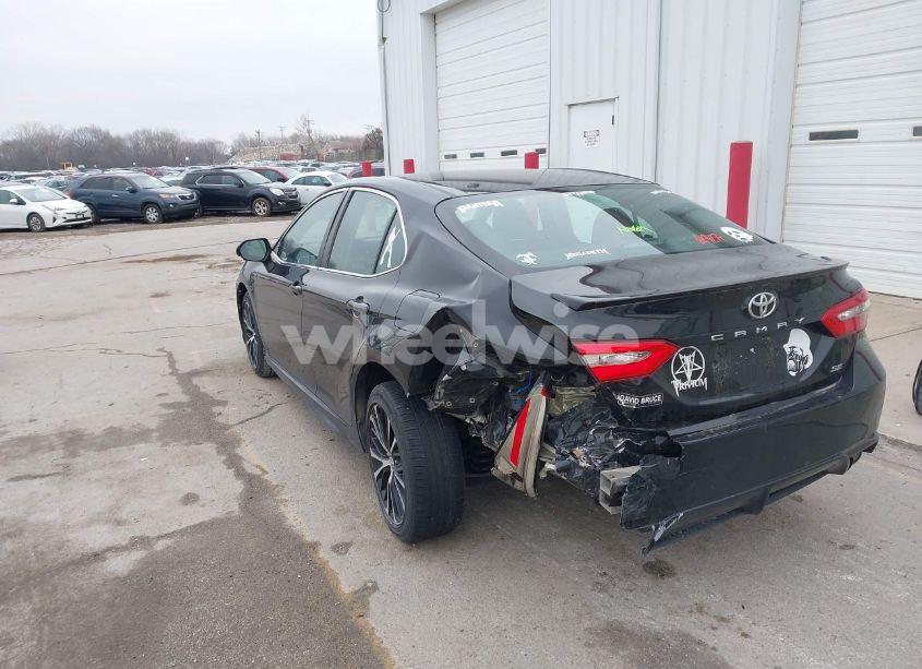 Photo 3 of 2018 Toyota Camry SE (VIN 4T1B11HK3JU623233)