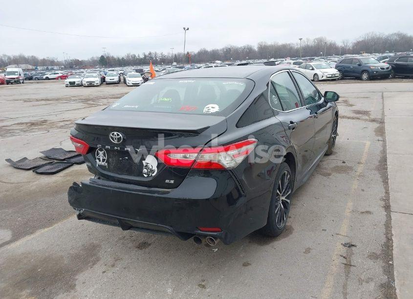 Photo 4 of 2018 Toyota Camry SE (VIN 4T1B11HK3JU623233)