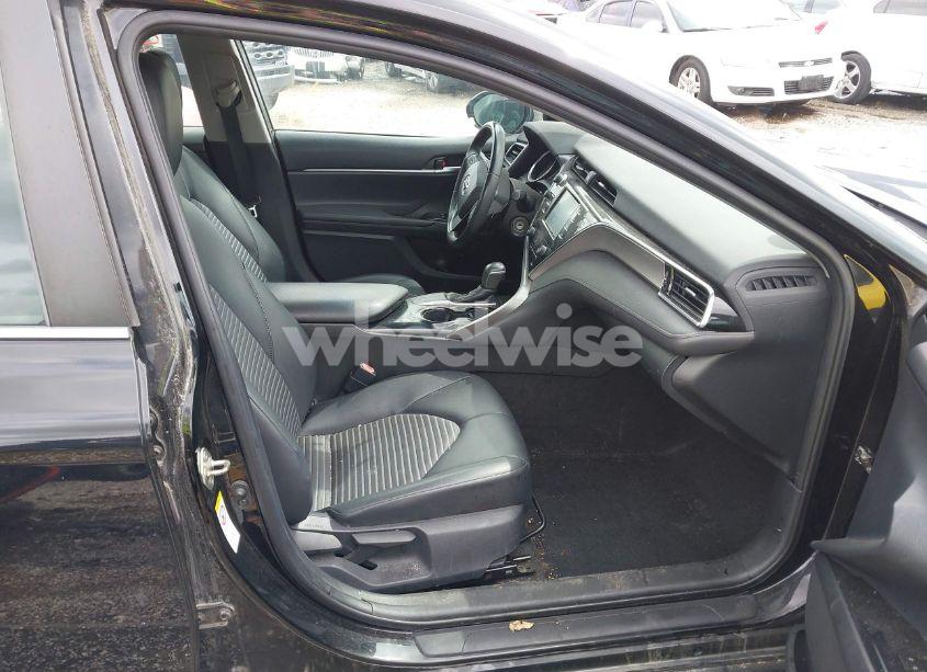 Photo 5 of 2018 Toyota Camry SE (VIN 4T1B11HK3JU623233)