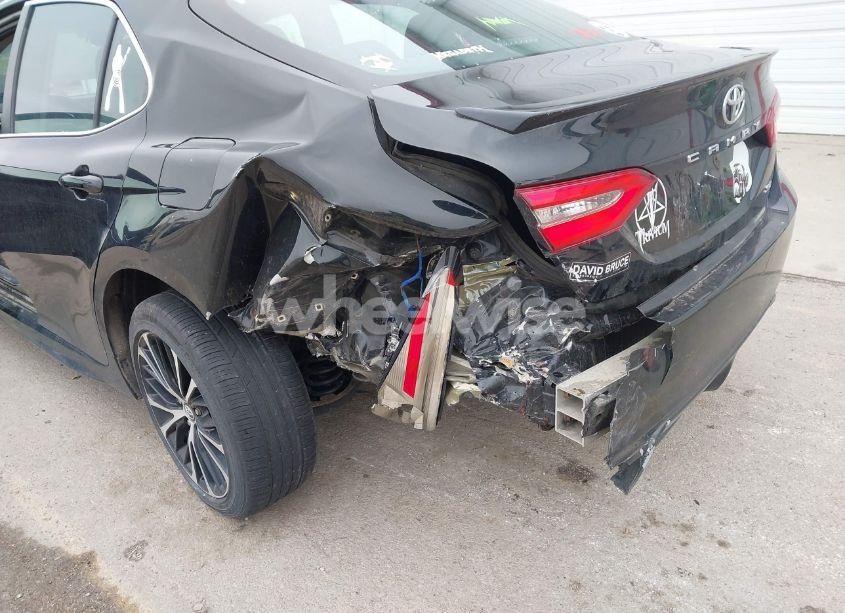 Photo 6 of 2018 Toyota Camry SE (VIN 4T1B11HK3JU623233)