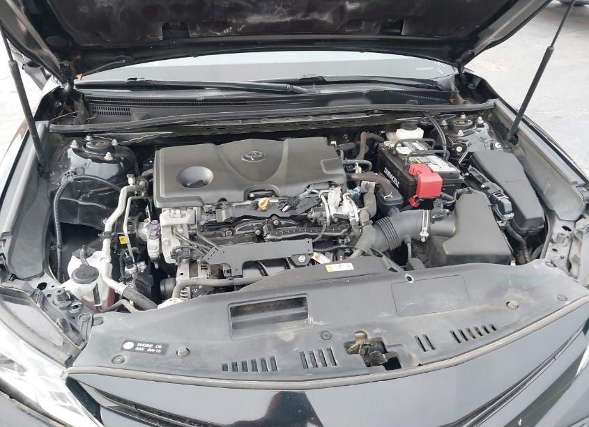 Photo 10 of 2018 Toyota Camry LE (VIN 4T1B11HK3JU627668)