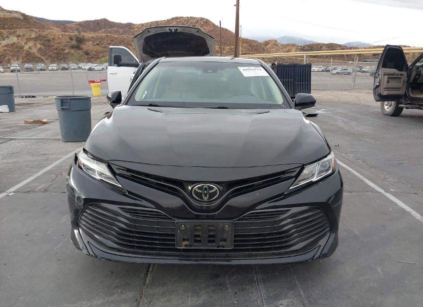Photo 12 of 2018 Toyota Camry LE (VIN 4T1B11HK3JU627668)