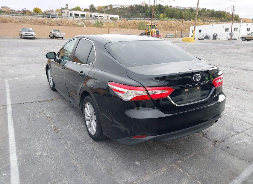 Photo 3 of 2018 Toyota Camry LE (VIN 4T1B11HK3JU627668)