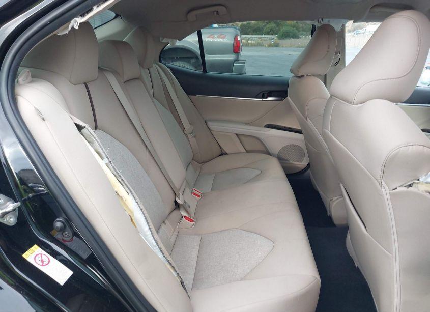 Photo 8 of 2018 Toyota Camry LE (VIN 4T1B11HK3JU627668)