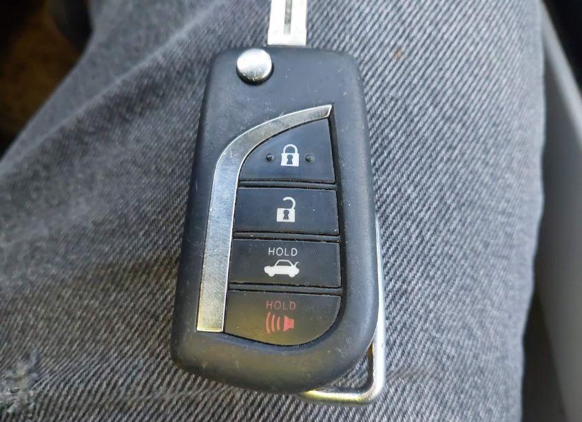 Photo 11 of 2018 Toyota Camry LE (VIN 4T1B11HK3JU638671)