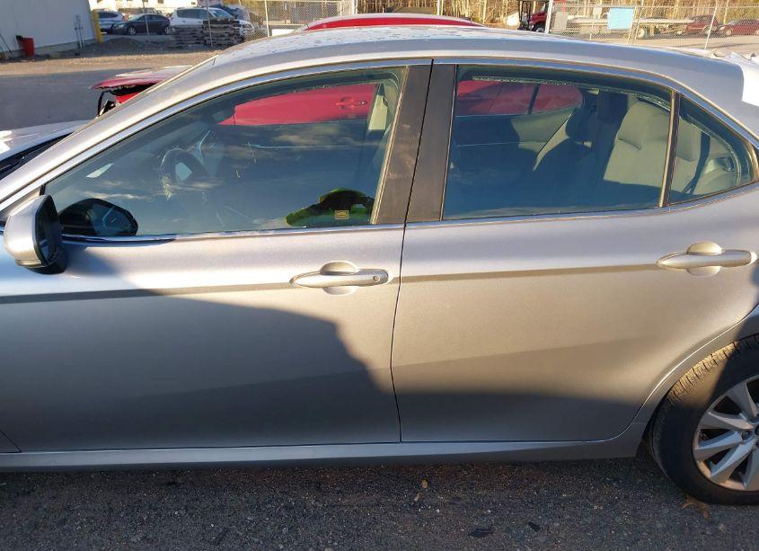 Photo 14 of 2018 Toyota Camry LE (VIN 4T1B11HK3JU638671)