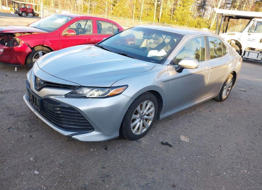 Photo 2 of 2018 Toyota Camry LE (VIN 4T1B11HK3JU638671)