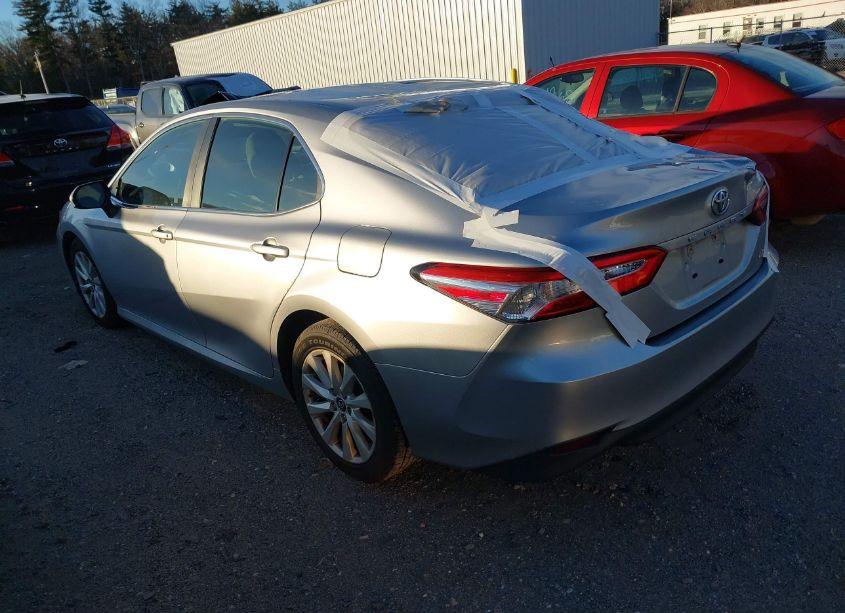 Photo 3 of 2018 Toyota Camry LE (VIN 4T1B11HK3JU638671)