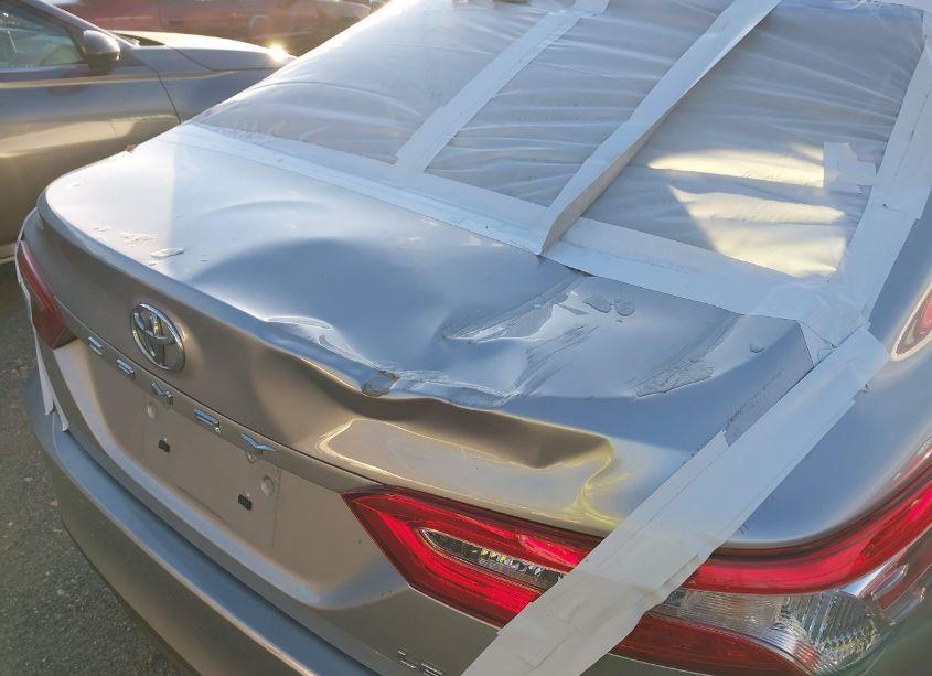 Photo 6 of 2018 Toyota Camry LE (VIN 4T1B11HK3JU638671)