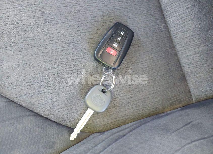 Photo 11 of 2018 Toyota Camry LE (VIN 4T1B11HK3JU660041)