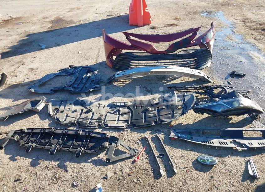 Photo 12 of 2018 Toyota Camry LE (VIN 4T1B11HK3JU660041)