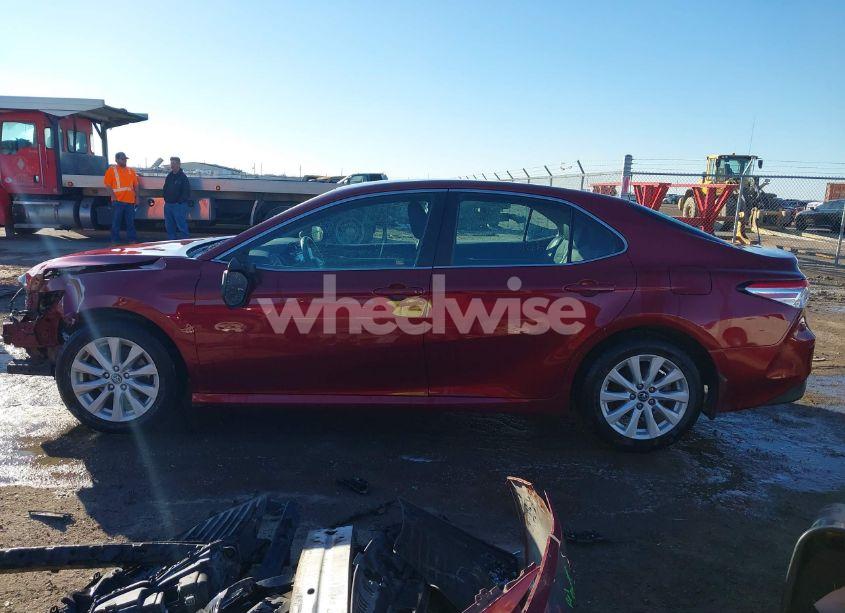 Photo 15 of 2018 Toyota Camry LE (VIN 4T1B11HK3JU660041)