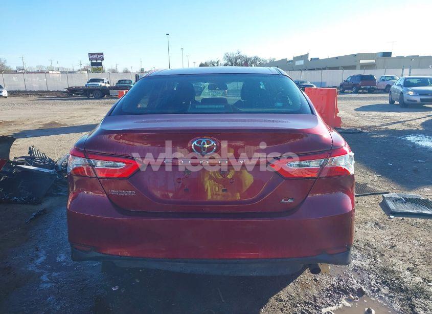 Photo 17 of 2018 Toyota Camry LE (VIN 4T1B11HK3JU660041)