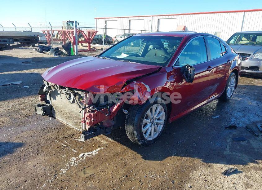 Photo 2 of 2018 Toyota Camry LE (VIN 4T1B11HK3JU660041)