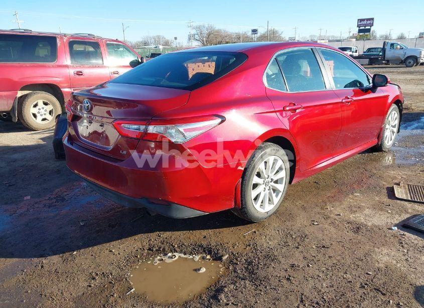 Photo 4 of 2018 Toyota Camry LE (VIN 4T1B11HK3JU660041)