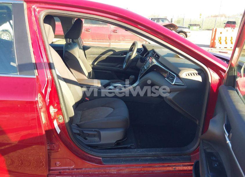 Photo 5 of 2018 Toyota Camry LE (VIN 4T1B11HK3JU660041)