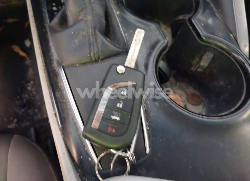 Photo 11 of 2018 Toyota Camry L (VIN 4T1B11HK3JU662730)