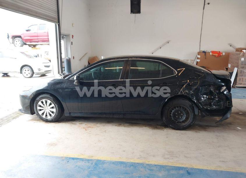 Photo 14 of 2018 Toyota Camry L (VIN 4T1B11HK3JU662730)