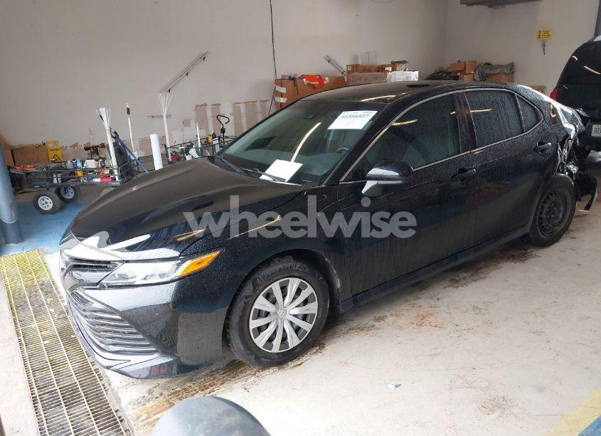 Photo 2 of 2018 Toyota Camry L (VIN 4T1B11HK3JU662730)