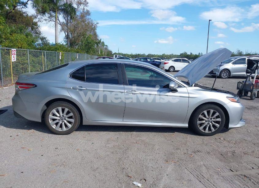 Photo 13 of 2018 Toyota Camry LE (VIN 4T1B11HK3JU669659)