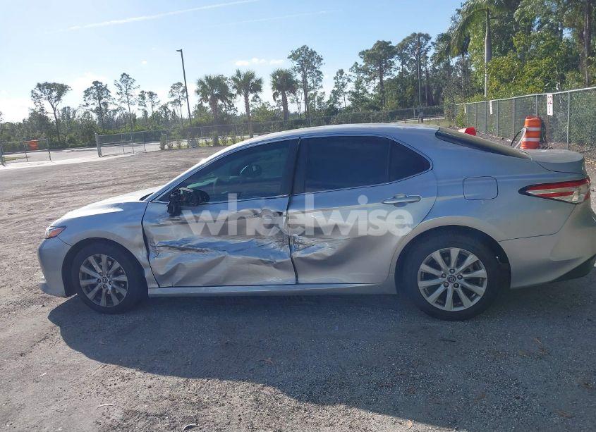 Photo 14 of 2018 Toyota Camry LE (VIN 4T1B11HK3JU669659)