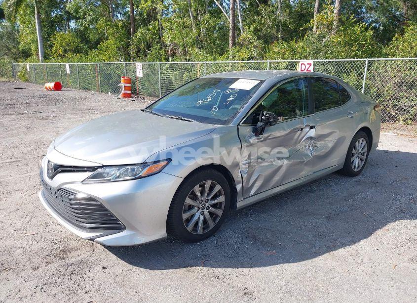 Photo 2 of 2018 Toyota Camry LE (VIN 4T1B11HK3JU669659)